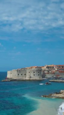 Adriyatik kıyısındaki muhteşem Dubrovnik şehrinin zamanlaması, Hırvatistan dikey