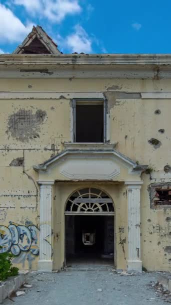 Timelapse Edificio Medio Destruido Bombardeado Cerca Dubrovnik Que Fue Atacado — Vídeos de Stock