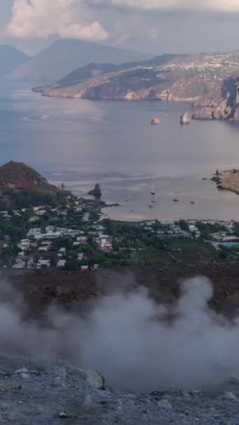 Isla Del Vulcano Frente Costa Sicilia Italia Vulcano Tiene Vapores — Vídeos de Stock