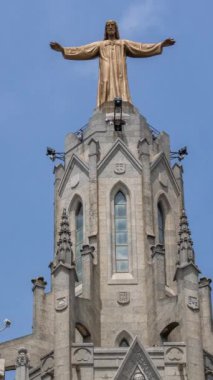 Tapınak Expiatori del Sagrat Cor Kilisesi Barcelona 'daki Tibidabo Dağı' nın tepesinde.
