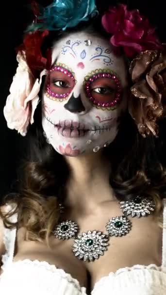 Красива Жінка Спеціально Розробленим Цукерковим Черепом Мексиканський День Мертвого Обличчя — стокове відео