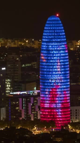 Barcelona Skyline Torre Agbar Időzítése Éjszaka Függőleges Irányban Stock Felvétel