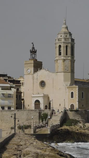Muro Mar Porto Com Igreja Edifícios Lugares Sentados Espanha Vertical Videoclipe