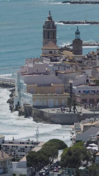 海岸の上からの眺め 教会や建物の座席 垂直にスペイン 動画クリップ