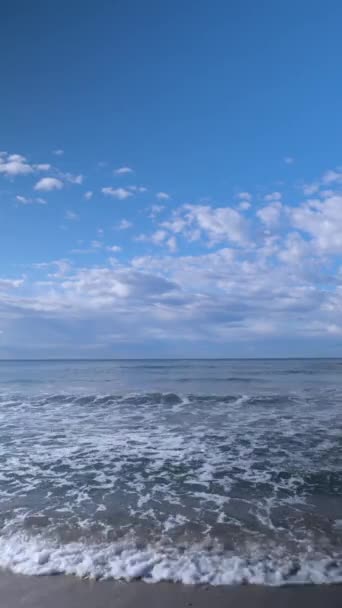 Sahildeki Deniz Dalgaları Yatıştı — Stok video