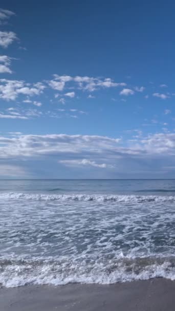 Sahildeki Deniz Dalgaları Yatıştı — Stok video