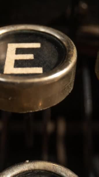 Vecchie Chiavi Macchine Scrivere Tecnologia Vintage Verticale — Video Stock