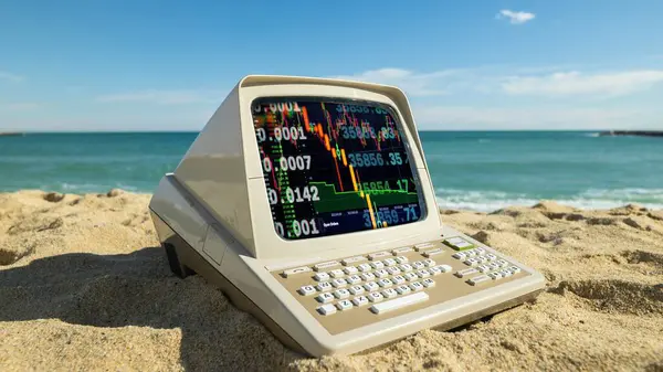 Retro Komputer Plaży Danych Giełdowych Handlowych Kodu Ekranie Obrazek Stockowy