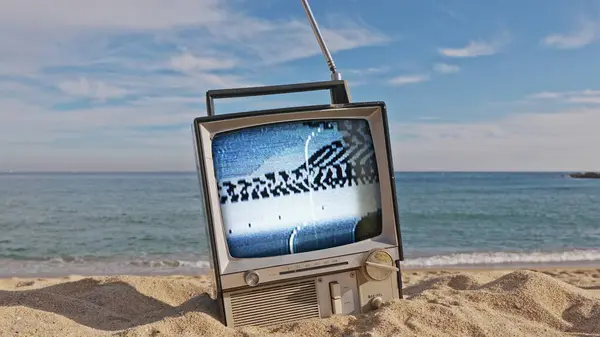 Retro Televisie Met Glitch Aan Zee Stockfoto