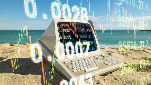 Ретро Компьютер Пляже Складами Торговыми Данными Кодом Экране Стоковая Картинка