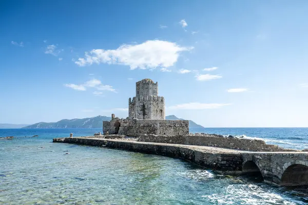 Буртци Метони Замок Греции Голубым Чистым Морем Лицензионные Стоковые Изображения