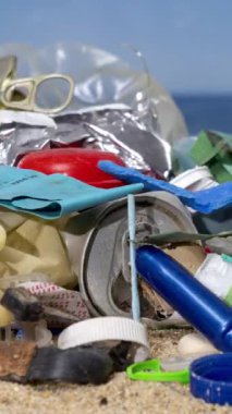 Plastik çöplerin ve atık maddelerin dikey biçimdeki makro durdurma hareketi