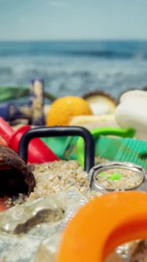 Plastik çöplerin ve atık maddelerin dikey biçimdeki makro durdurma hareketi