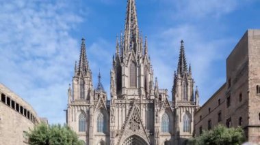 Barselona Katedrali 'nin zaman çizelgesi şehrin gotik bölgesinde.