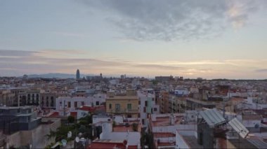 Barselona ufuk çizgisinin görüntüsü şehir merkezindeki yüksek görüş noktasından