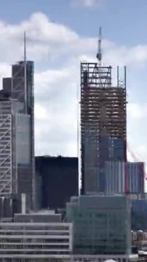 Londra sahnelerinin dizisi ve dikey işaretler