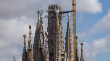 Barselona 'daki sagrada fama katedralinin zamanı benzersiz bir yüksek noktadan geliyor.