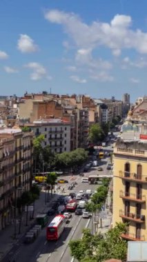 Barcelona 'daki sagrada fama katedralinin zaman çizelgesi dikey olarak eşsiz bir yüksek noktadan