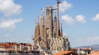 Barselona 'daki sagrada fama katedralinin zamanı benzersiz bir yüksek noktadan geliyor.