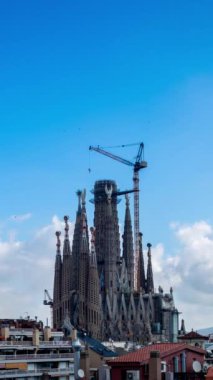 Barcelona 'daki sagrada fama katedralinin zaman çizelgesi dikey olarak eşsiz bir yüksek noktadan