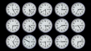 Modern Analog saati durma hareketinde 12 saati geçiyor