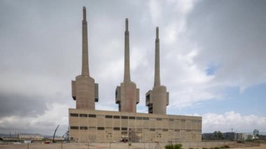 Barselona, İspanya 'nın dışındaki kullanılmayan elektrik santralinin zaman çizelgesi.