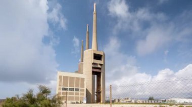 Barselona, İspanya 'nın dışındaki kullanılmayan elektrik santralinin zaman çizelgesi.