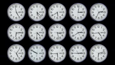 Modern Analog saati durma hareketinde 12 saati geçiyor