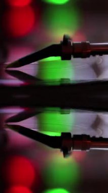 Dikey olarak DJ kayıt oynatıcısının detayları