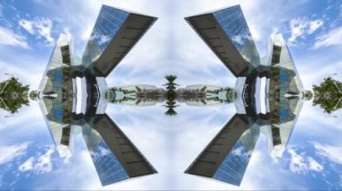 Barselona aynalı cam gökdelen soyut ayna desenli