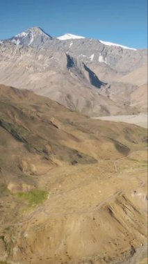 Maipo rezervuarının ve Yeso Doğal Parkı 'nın havadan çekimleri, Santiago, Şili dikey