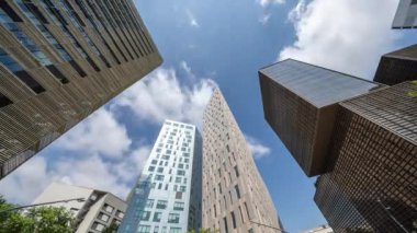 Barselona 'nın teknoloji bölgesindeki gökdelen binalarının geniş açılı zaman çizelgesi 