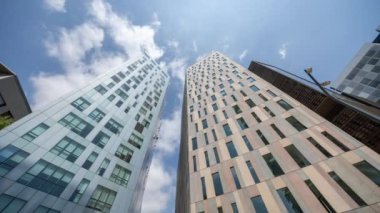 Barselona 'nın teknoloji bölgesindeki gökdelen binalarının geniş açılı zaman çizelgesi 