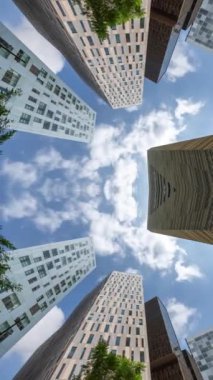 Barselona 'daki gökdelen binalarının dikey olarak geniş açılı zaman çizelgesi