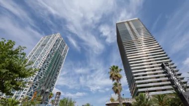 Olimpiyat Limanı 'ndaki Barselona kulelerinin zaman çizelgesi