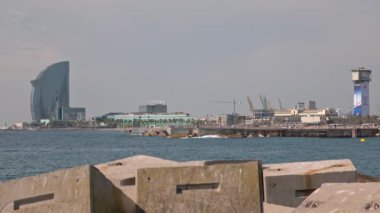 Barselona plaj silueti, Olimpiyat Limanı 'ndan çekilmiştir.