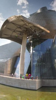 Barcelona - İspanya - 12 Haziran 2024: Bilbao 'daki Guggenheim Müzesi, İspanya