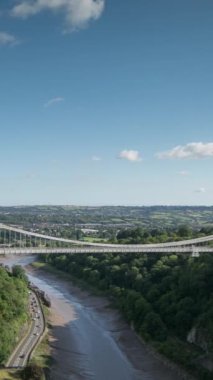 Bristol 'deki Clifton süspansiyon köprüsünün zaman aşımı, İngiltere dikey