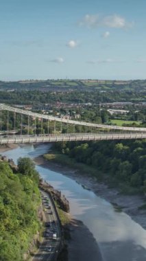 Bristol 'deki Clifton süspansiyon köprüsünün zaman aşımı, İngiltere dikey
