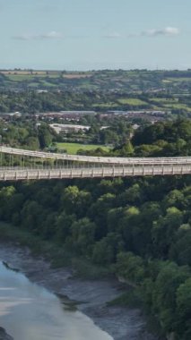 Bristol 'deki Clifton süspansiyon köprüsünün zaman aşımı, İngiltere dikey