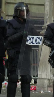 Barselona - İspanya - 18 Ekim 2019: Laietana, Barselona 'da düzenlenen genel grevde çevik kuvvet polisi protestocularla çatışmaya girdi