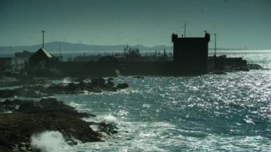 Deniz kıyısındaki Essaouira, Fas 'ta balıkçı tekneleri.