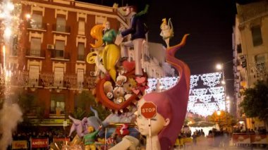 Las Fallas 'ın Valencia' daki son gecesi. Heykellerin yakıldığı yer. 