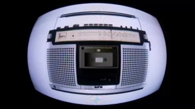 Getto bombalarını değiştirmek ve radyolarda arıza yaratmak.