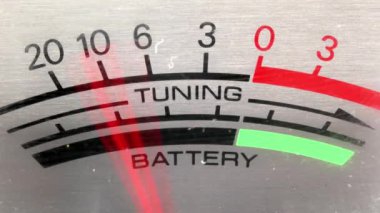 Stereo getto patlayıcısında hızlı hareket eden batarya seviyesi