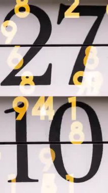 Retro analog ters saat dikey olarak stop hareketinde