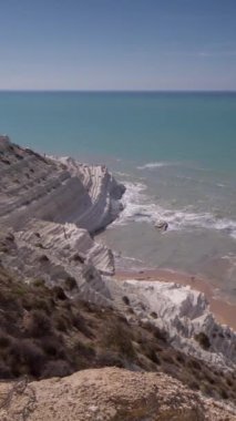 Sicilya 'daki Scala dei Turchi plajının güzel beyaz uçurum basamakları.