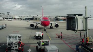 Uçak kalkışa hazırlanıyor.