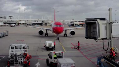 Uçak kalkışa hazırlanıyor.