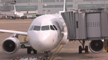 Uçak kalkışa hazırlanıyor.